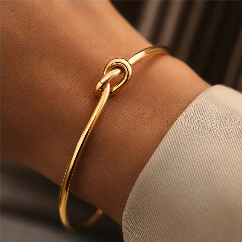 INFINITY KNOT BRACELET