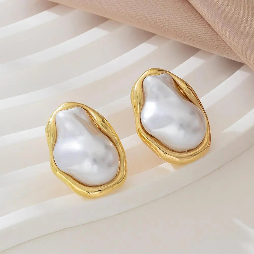 CANNES PEARL STUDS