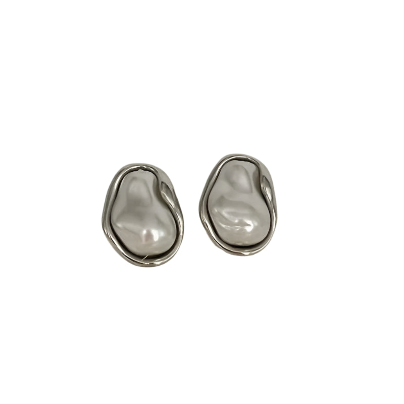 CANNES PEARL STUDS